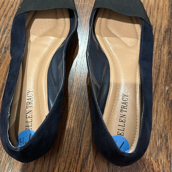 Ellen Tracy Navy Suede Flats with Black Elastic size 7.5 - Picture 5 of 5